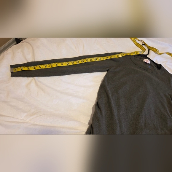 ISABEL MATERNITY Sweater XS Round Neck Long Sleeves Green Sweater Ruched Sides - Picture 8 of 8